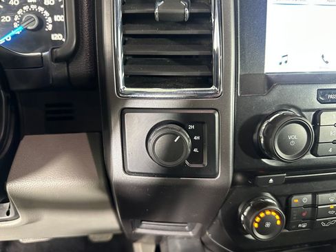 Used 2016 Ford F150 XLT w/ Equipment Group 302A Luxury AWD/4WD image 18