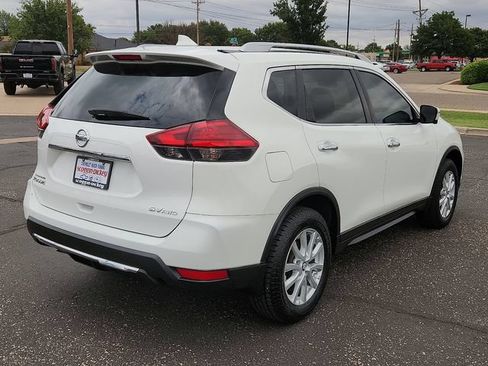 Used 2017 Nissan Rogue SV w/ Sun & Sound Touring Package AWD/4WD image 4