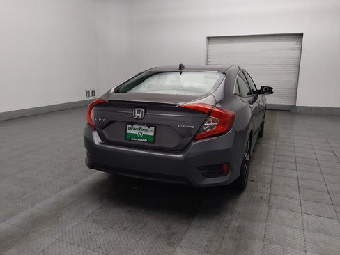 Used 2018 Honda Civic Touring image 9