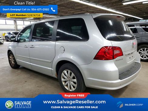 Used 2012 Volkswagen Routan SE FWD image 3