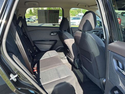 Used 2022 Nissan Rogue SV image 11