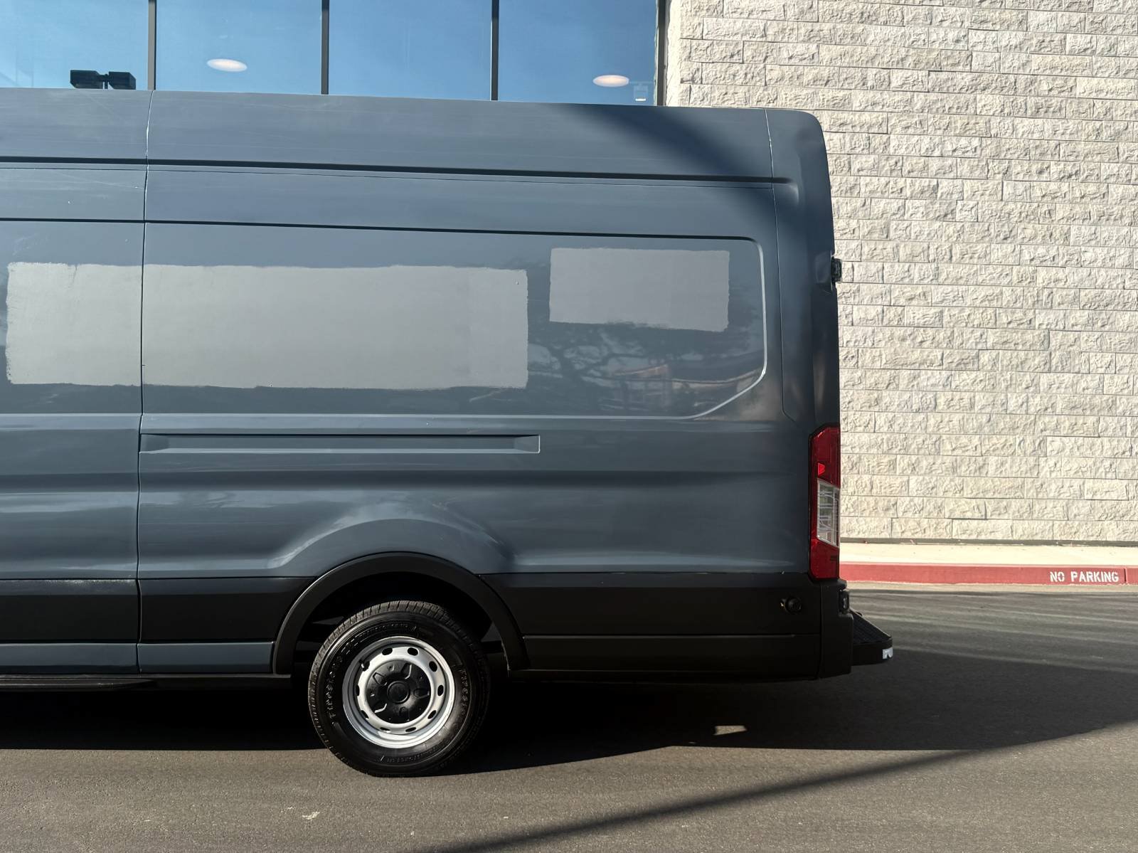Used 2020 Ford Transit 250 148 High Roof Extended RWD image 11