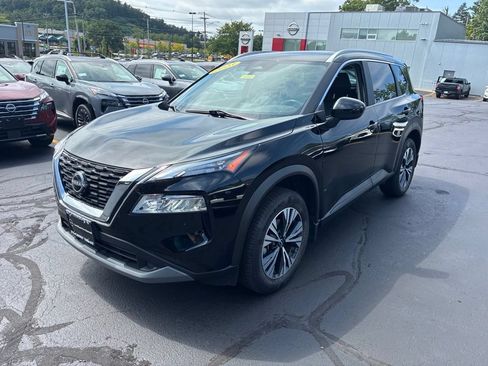 Certified 2023 Nissan Rogue SV w/ SV Premium B Package AWD/4WD image 3