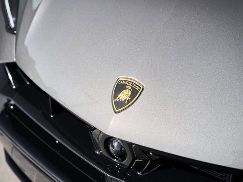 Used 2025 Lamborghini Urus SE image 7