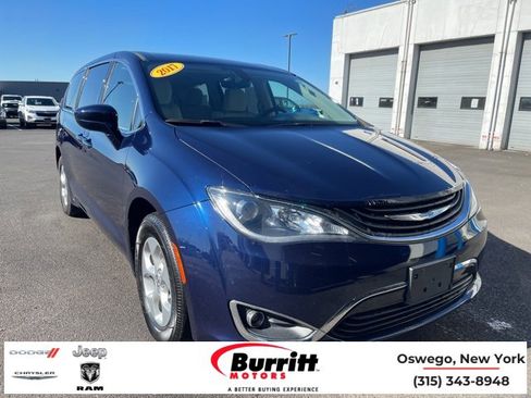 Used 2017 Chrysler Pacifica Touring Plus image 1