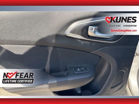 Used 2016 Chrysler 200 LX image 27