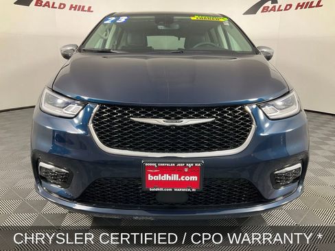 Certified 2023 Chrysler Pacifica Limited image 3