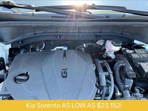 Used 2023 Kia Sorento LX FWD image 10
