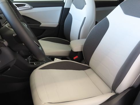 New 2025 Volkswagen Taos SE image 12