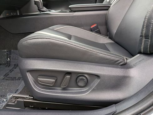 Used 2025 Toyota Camry SE image 16