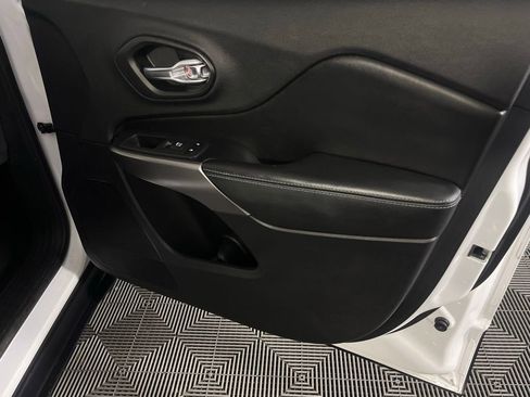 Used 2020 Jeep Cherokee Latitude Plus w/ Comfort/Convenience Group image 31