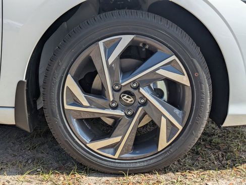 New 2026 Hyundai Elantra Limited FWD image 10