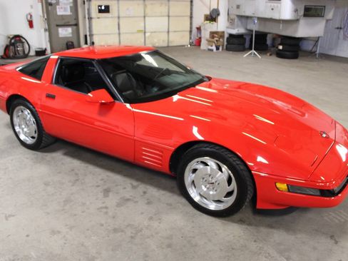 Used 1993 Chevrolet Corvette Coupe RWD image 16