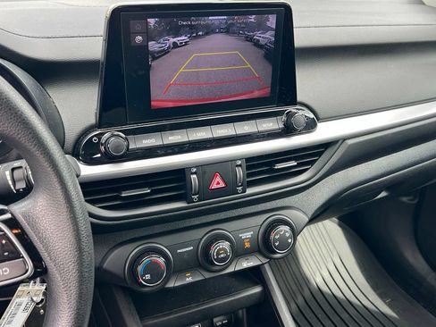 Certified 2023 Kia Forte LXS w/ LXS Technology Package FWD image 15