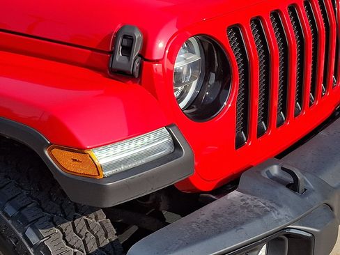 Used 2021 Jeep Wrangler Unlimited Sahara AWD/4WD image 9