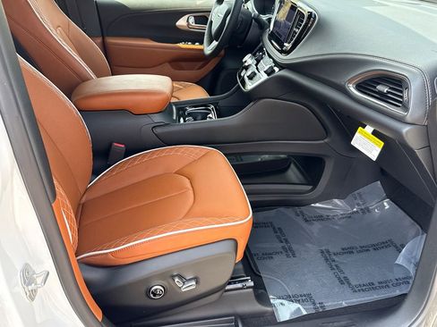 New 2026 Chrysler Pacifica Pinnacle FWD image 13
