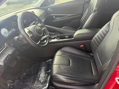Used 2022 Hyundai Elantra Limited image 10