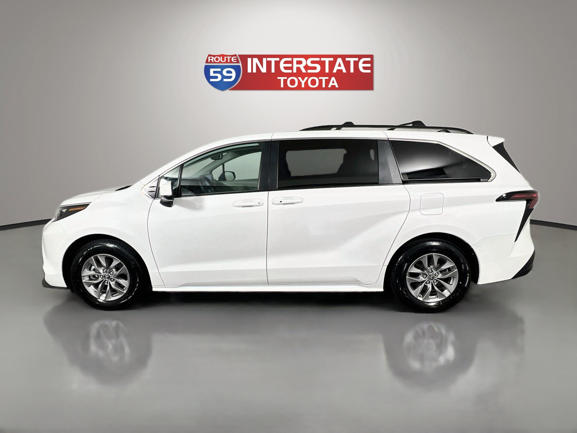 Certified 2024 Toyota Sienna LE w/ LE Plus Package AWD/4WD image 4