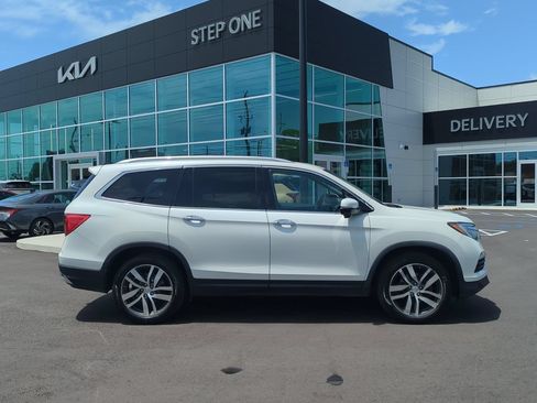 Used 2017 Honda Pilot Touring image 8
