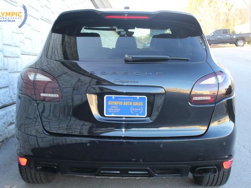 Used 2014 Porsche Cayenne Platinum Edition image 6