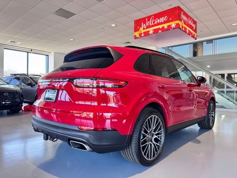 Used 2023 Porsche Cayenne Platinum Edition image 6