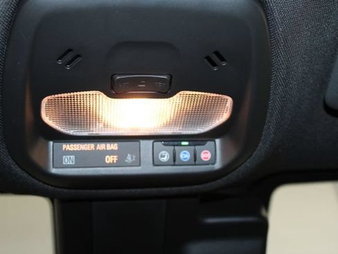 Used 2025 Buick Envista Preferred w/ Convenience II Package FWD image 31