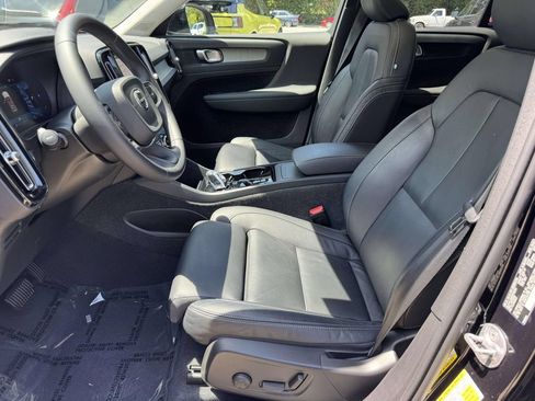 Used 2023 Volvo XC40 B5 Plus w/ Climate Package AWD/4WD image 4