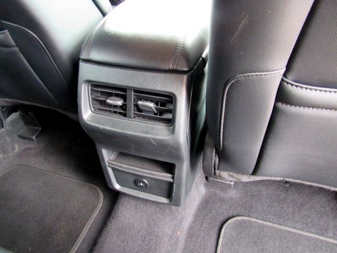 Used 2024 Ford Edge SEL image 34