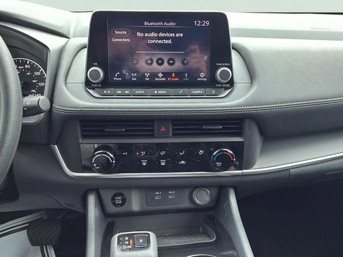 Used 2025 Nissan Rogue S FWD image 15