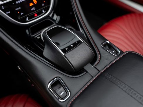 Used 2019 Aston Martin DB11 Volante RWD image 52