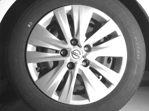 Used 2025 Nissan Sentra S image 13