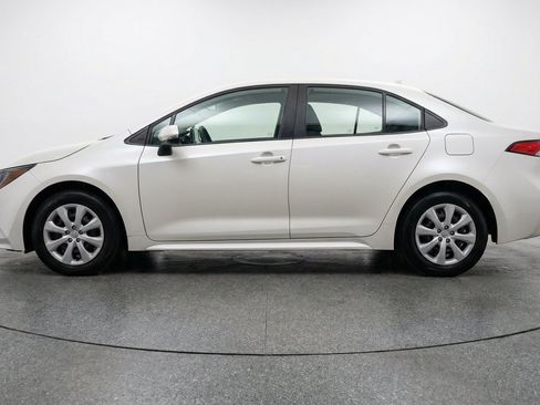 Used 2025 Toyota Corolla LE FWD image 5