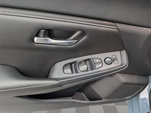 Used 2025 Nissan Sentra SV w/ All-Weather Package FWD image 18