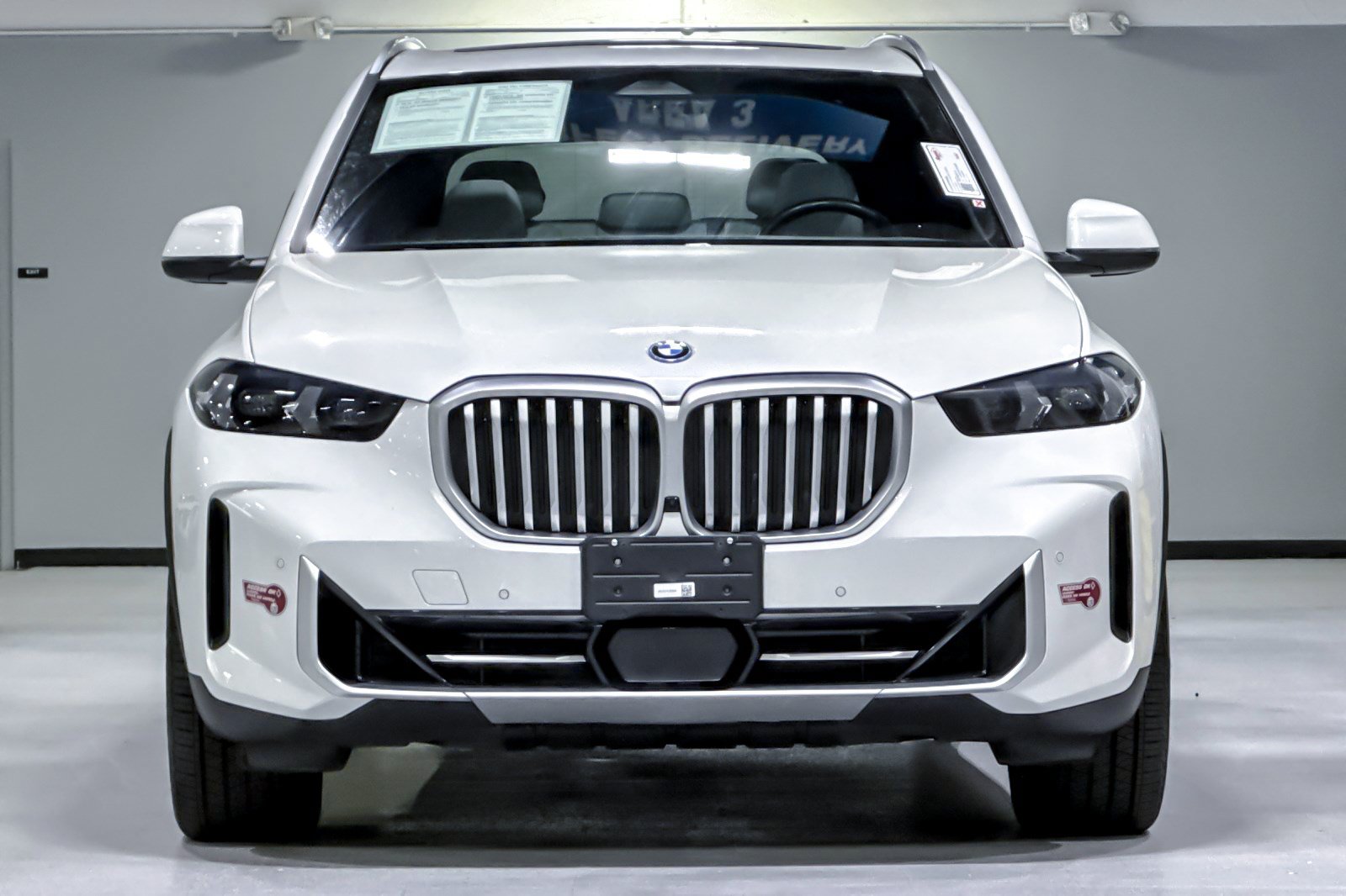 Used 2024 BMW X5 xDrive50e w/ Parking Assistance Package AWD/4WD image 6