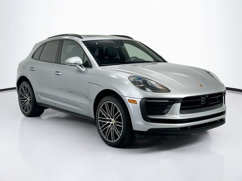 Certified 2025 Porsche Macan AWD/4WD image 9