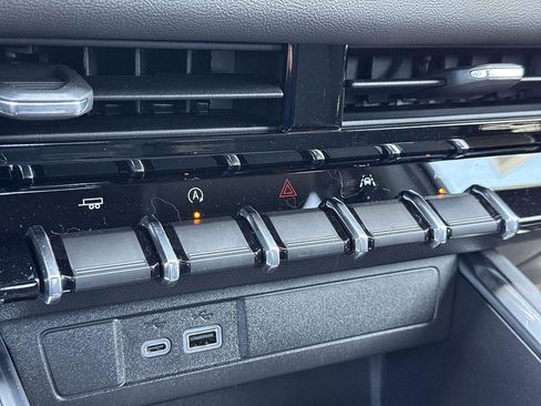New 2026 GMC Canyon Elevation w/ LPO, Black Badging Package RWD image 16