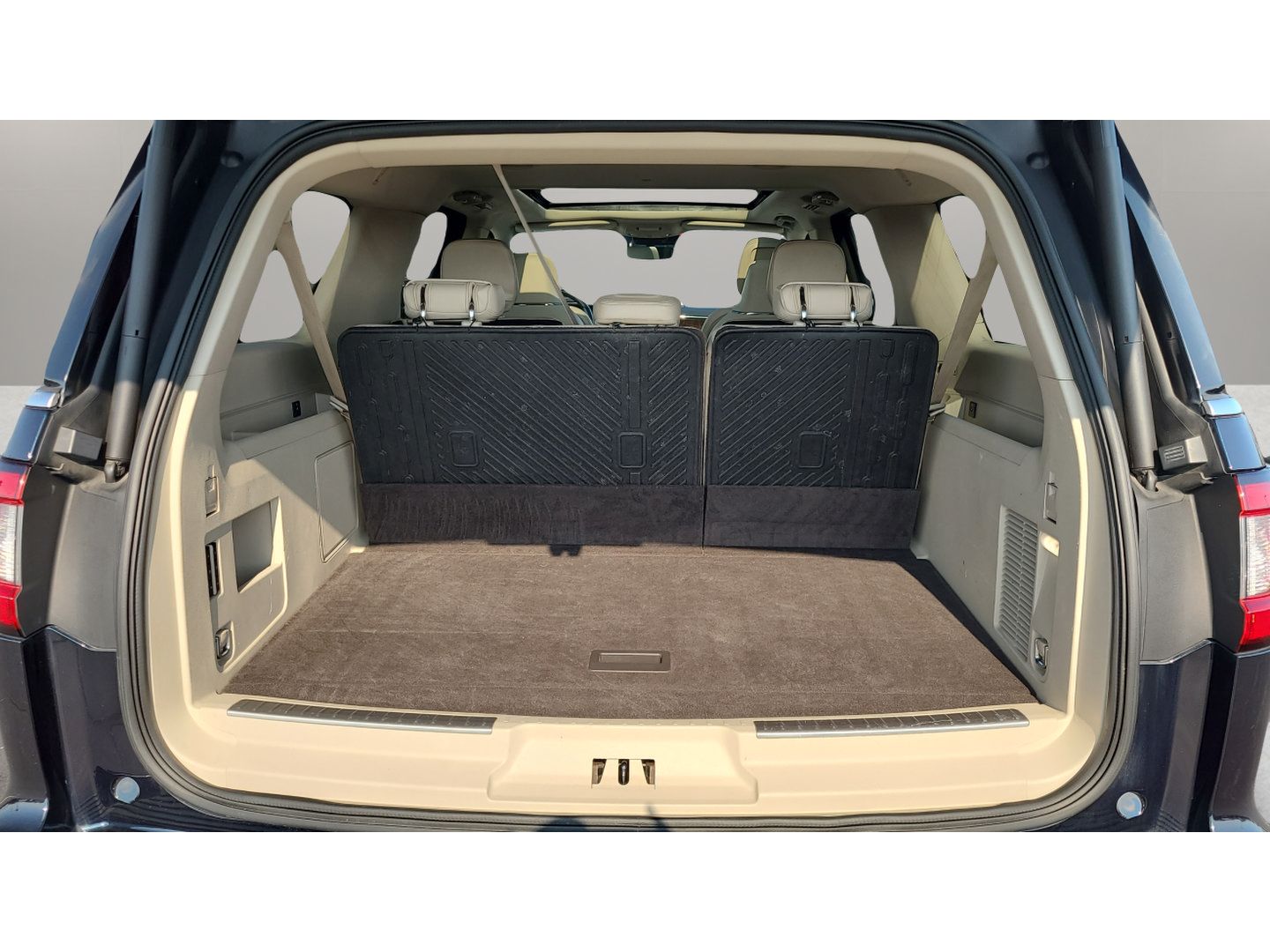 Used 2021 Lincoln Navigator L Reserve w/ Luxury Package AWD/4WD image 27