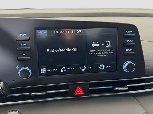 Used 2025 Hyundai Elantra Sport image 16