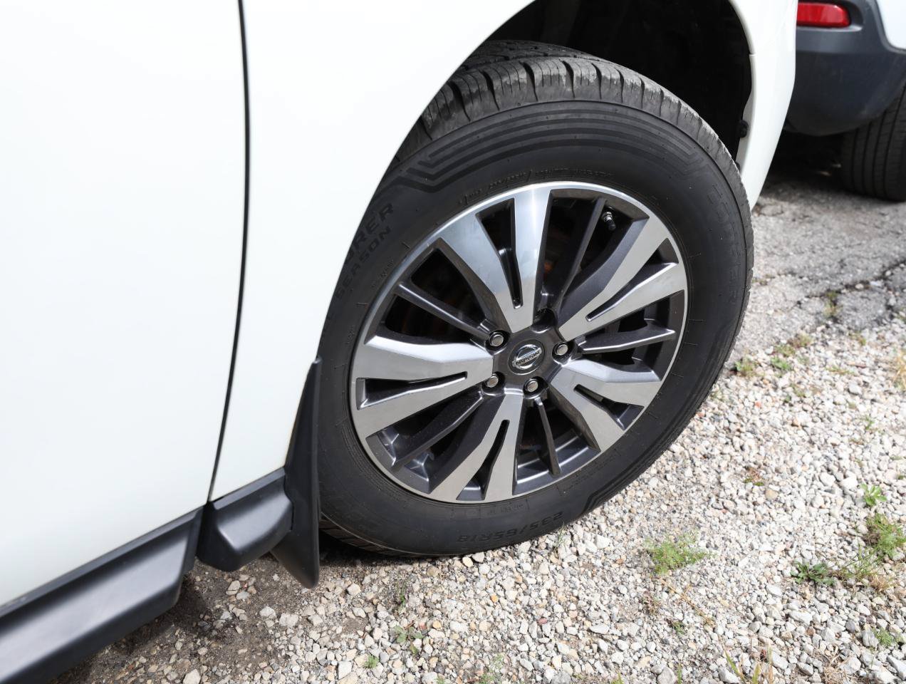 Used 2017 Nissan Pathfinder SL FWD image 8