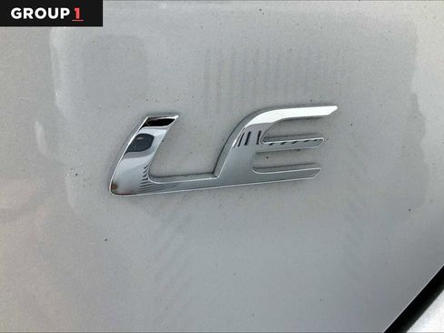 Used 2018 Toyota Corolla LE image 29