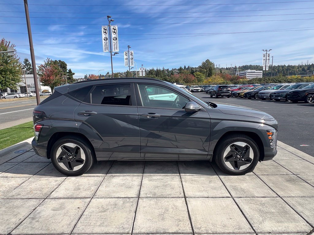 Certified 2024 Hyundai Kona SEL FWD image 8