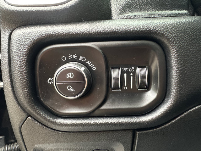 Used 2019 RAM 1500 Laramie AWD/4WD image 30