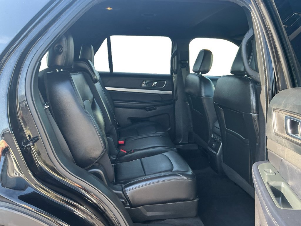 Used 2018 Ford Explorer XLT w/ Equipment Group 202A FWD image 23
