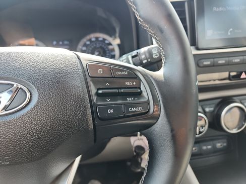 Used 2022 Hyundai Venue SEL FWD image 22