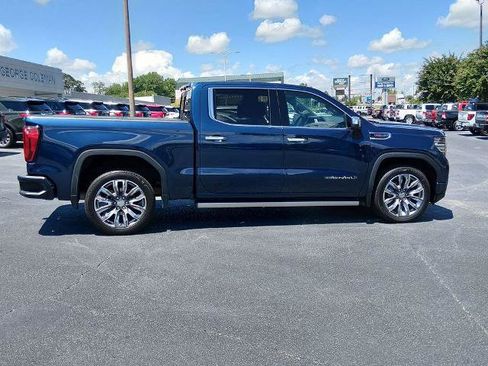 Used 2023 GMC Sierra 1500 Denali w/ Denali Reserve Package AWD/4WD image 3
