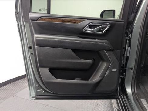 Used 2023 Chevrolet Suburban Premier image 15