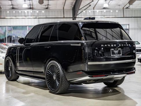 Used 2023 Land Rover Range Rover SE image 4