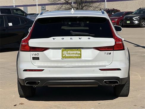 Used 2021 Volvo V60 T5 Cross Country w/ Climate Package image 4