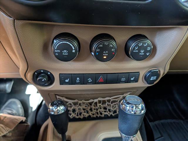 Used 2017 Jeep Wrangler Unlimited Sahara w/ Connectivity Group AWD/4WD image 29