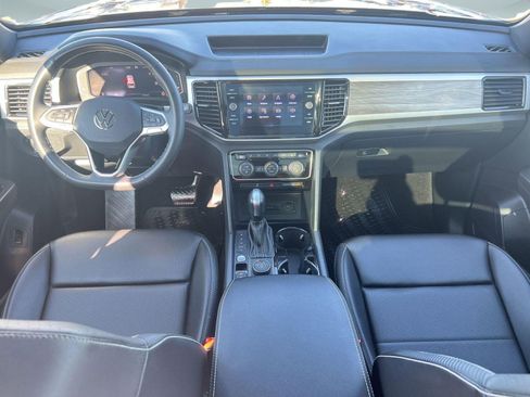 Certified 2023 Volkswagen Atlas Cross Sport SE w/ Panoramic Sunroof Package image 15